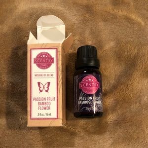Scentsy Passion Fruit Bamboo Flower diffuser oil. New in box.